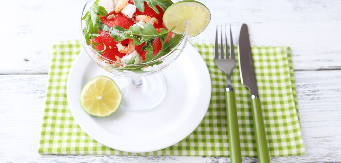 Καλοκαιρινή σαλάτα με φρούτα και λαχανικά