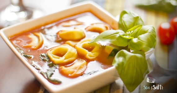 Ντοματόσουπα με τορτελίνια