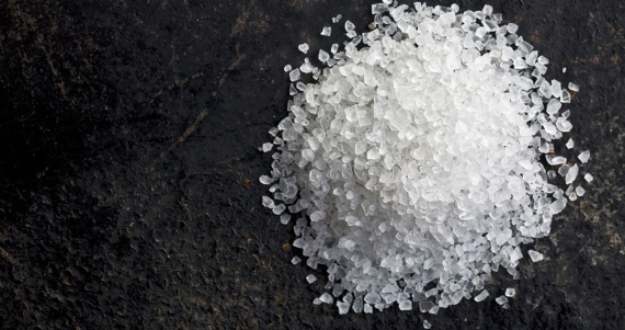 5 λόγοι για να χρησιμοποιήσετε χονδρό θαλασσινό αλάτι «χωρίς πρόσθετα»