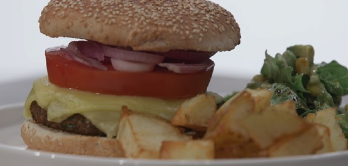 Vegan burger με πατάτες και λαχανικά